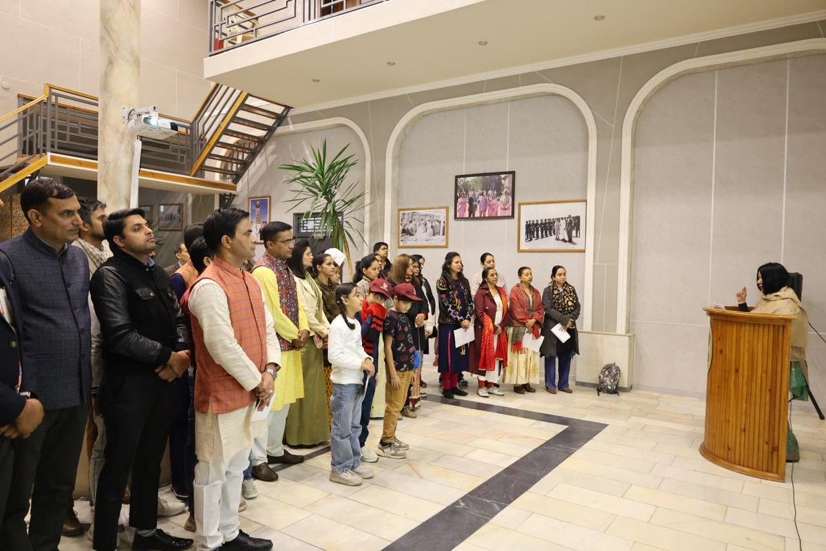 amb_tashkent's tweet image. Vande Mataram sung at the 🇮🇳Embassy celebrating 150 years of our National Song, a timeless tribute to the spirit of patriotism and unity that binds our Nation with active participation from children, officials and members Indian diaspora.

@MEAIndia @IndianDiplomacy