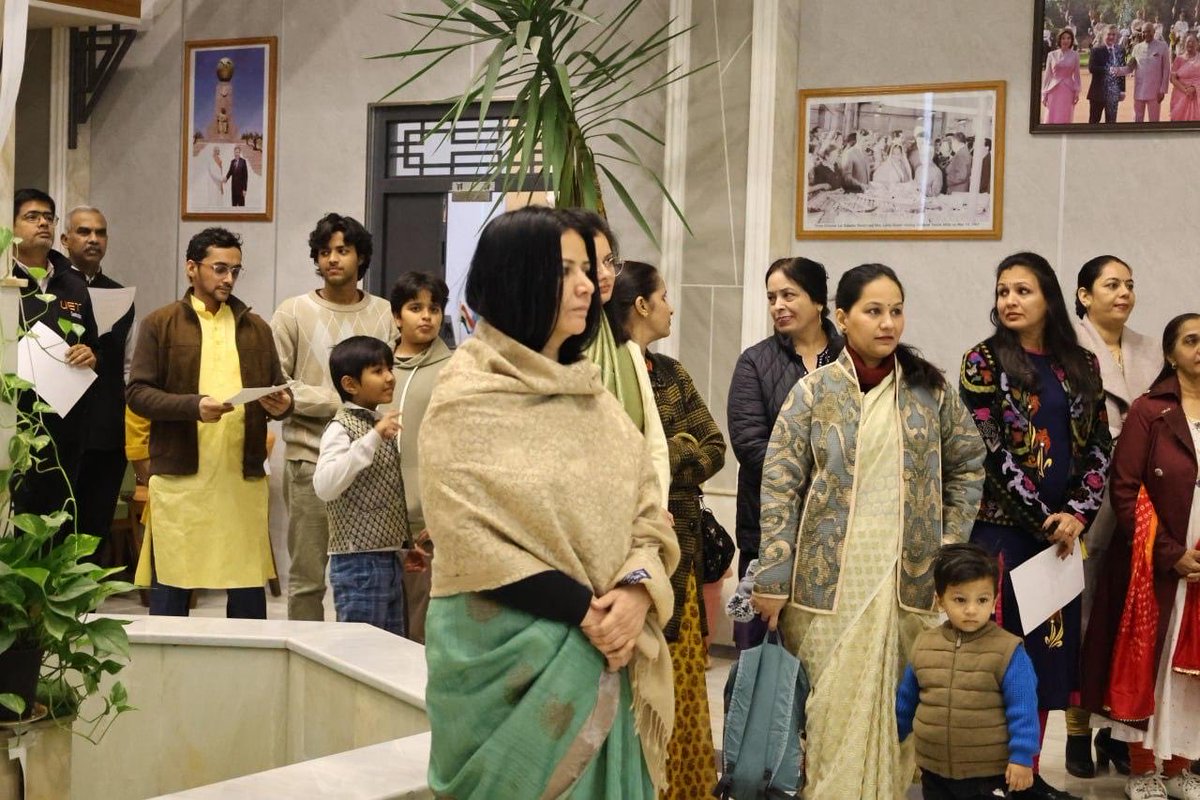 amb_tashkent's tweet image. Vande Mataram sung at the 🇮🇳Embassy celebrating 150 years of our National Song, a timeless tribute to the spirit of patriotism and unity that binds our Nation with active participation from children, officials and members Indian diaspora.

@MEAIndia @IndianDiplomacy