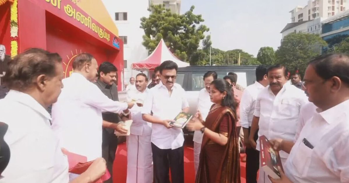 MahaRajan176727's tweet image. இருவண்ணக்கொடிக்கு வயது 75’ எனும் தலைப்பில் நடைபெறும் 2 நாட்கள் கருத்தரங்கத்தையும் தொடங்கி வைக்க உள்ளார்!

#BookReleaseFunction | #CMMKStalin