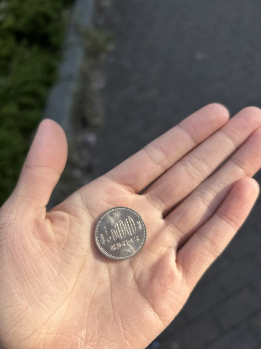 コンビニ払いしたらなんか知らないデザインのやつもらった
なんだこれ(困惑)