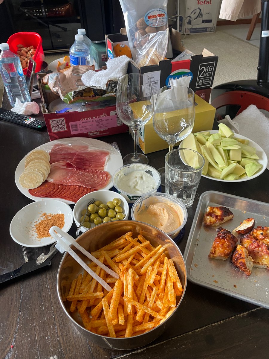 traceyt__'s tweet image. Return of wine and footy with dad