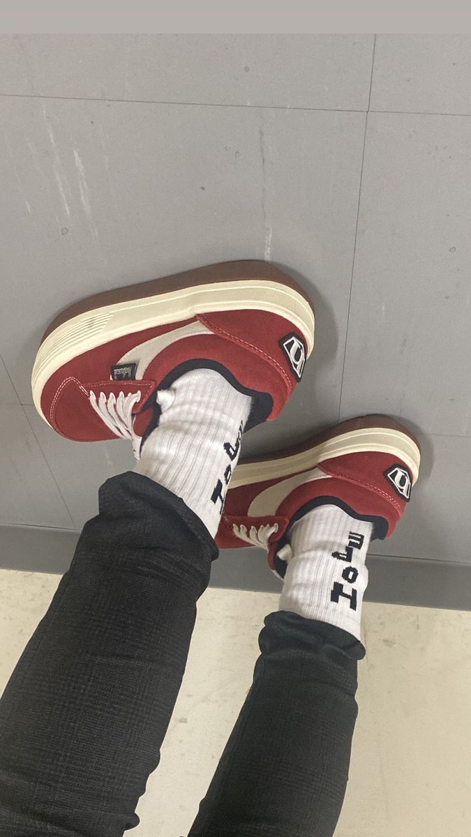 suga2kyu's tweet image. 今日はホビを召喚しました❤️‍🔥
空も飛べそう🪶

#BTS
#jhope