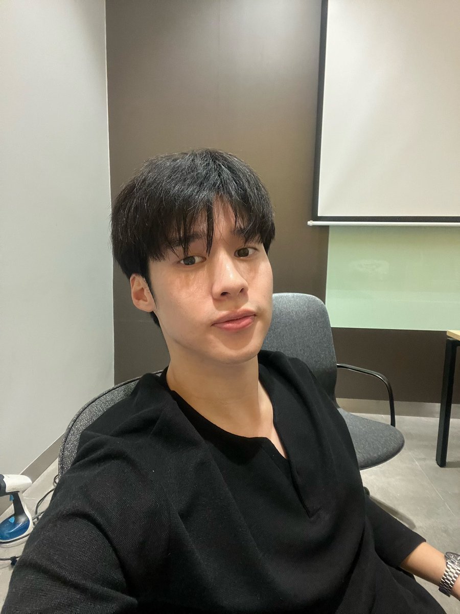 วันหยุดแล้ววว พร้อมเจอกันรึยังค้าบ ❤️‍🔥