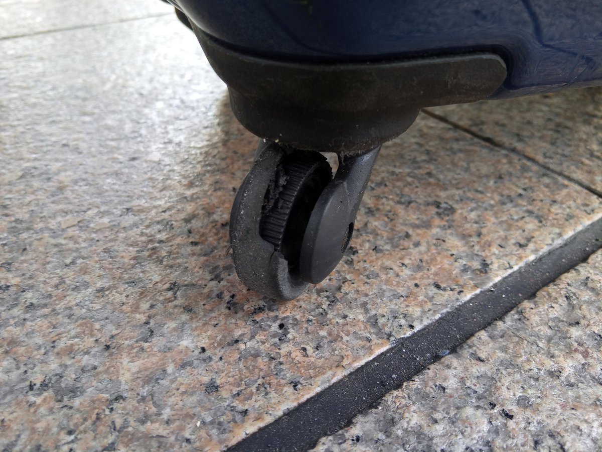 ExcelVBAer's tweet image. あぁぁぁぁぁ😭(車輪２つ破損てぇ...