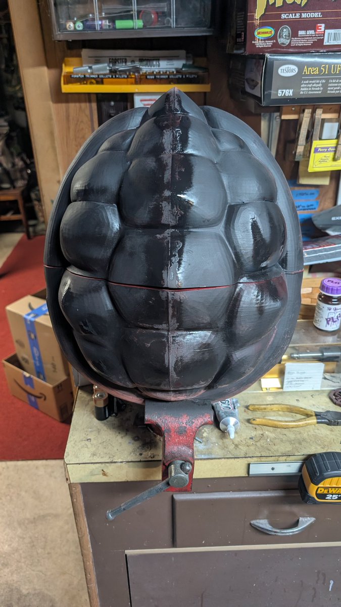 TMaiocco's tweet photo. This @Prusa3D Core One is amazing. Minus stupid human error it prints flawlessly. Small figures, cosplay parts and finally got something that will print threads that actually screw together. When my biggest issue is what I want to print next, I'm happy. https://t.co/yrSAznsMov