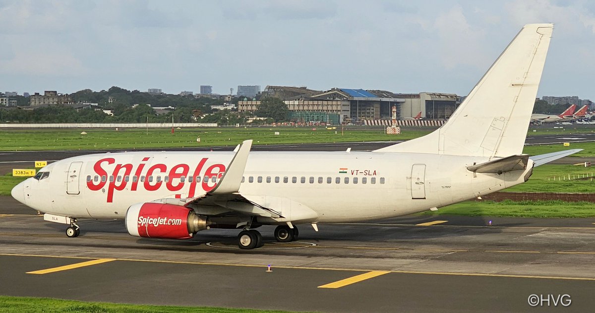SpiceJet B737-700 VT-SLA in BOM, June 2025