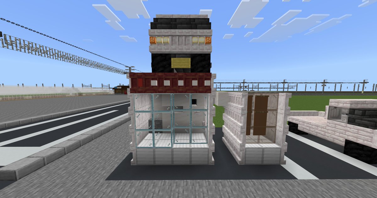 windows7_pc's tweet image. コイン精米所
行きつけのホームセンターの駐車場にあるコメ太郎を参考にして作ってみた
ぬかハウスもうちょいできればよかったけど限界
改善案求ム

上と脇の軽トラと画面端に見えるビニールハウス： @Roselia_Sky_z33 作
#Minecraft #蔵布都県