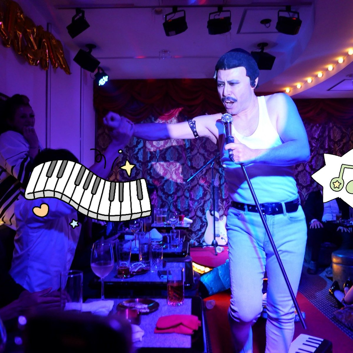 昨夜フレイディさんと10年近く振りに再会して、握手して貰ってポワンポワンになってるKTの図。

赤坂にウェンブリー・アリーナが来たよ！！🎸✨

フレイディさんサイコー！！