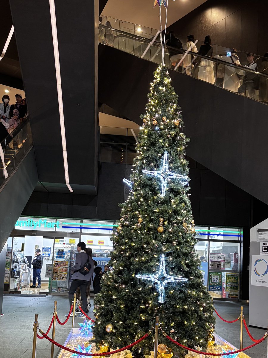 gDMhozuFus5NrG8's tweet image. 予定までの時間潰し
世の中の速度にびっくりしつつ
いつものほうじ茶でまったり