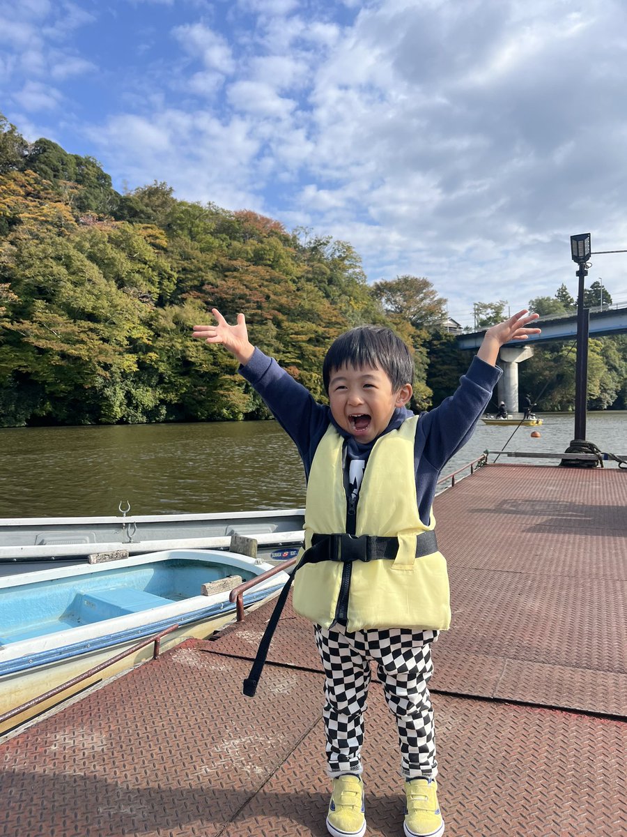 今年もこの時期がやってきました🍁
例年よりも早く色付きはじめています。あとはモミジが赤くなってくれば楽しめそうですね😊
今年の秋観光は、クマなし県の千葉県で決まり🤣🤣
2.3枚目画像は本日です📸🍁
#のむらボート
#紅葉狩りクルーズ
#猪ノ川コース
#君津市
#亀山湖
#クマなし県
#千葉県