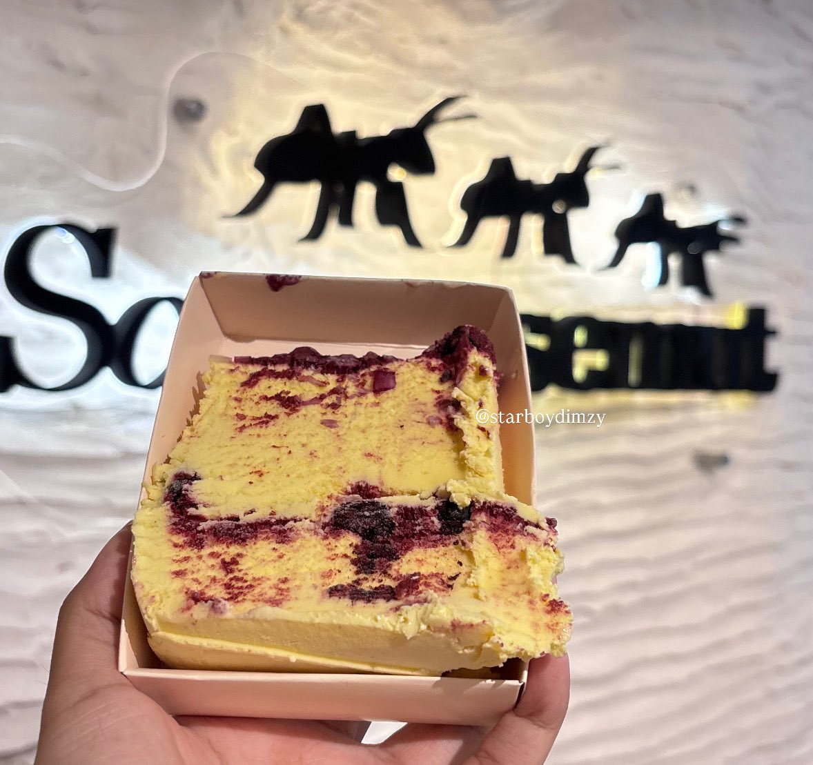 starboydimzy's tweet image. sarang semut🐜🐜🐜