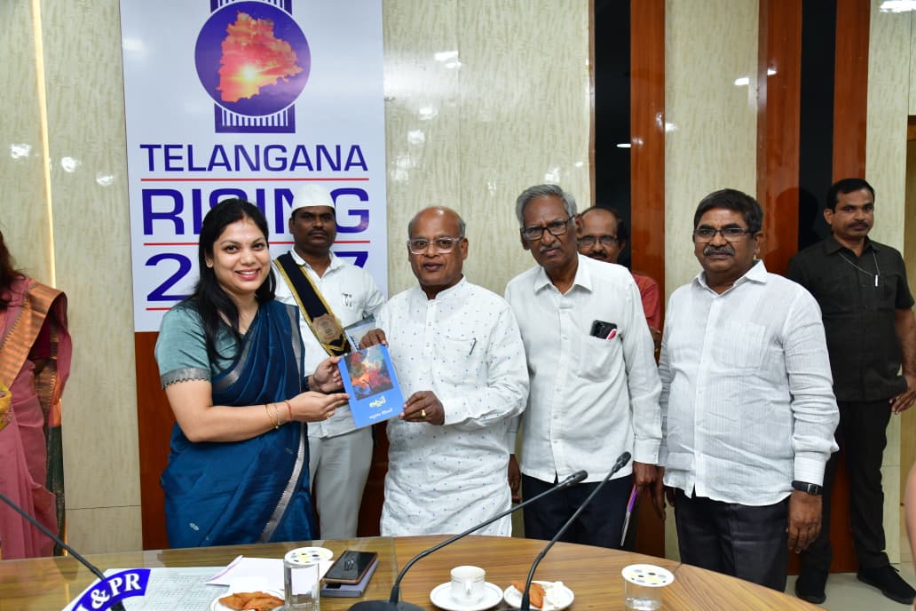 AnnavaramDev's tweet photo. Participated in Interactive meeting with @Governor of Telangana
@Jishnu_Devvarma  at Collector's Office Karimnagar,  
@PamelaSatpathy IAS https://t.co/qCThFjicno