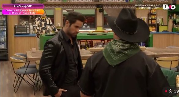 sssupernat's tweet image. El del “contenido”  de agachon con Jawy cuando lo enfrenta JAJAJA se las da de muy bravito y cuando le contestan se hace chiquito, el PAYASO de la granja 🤡

#LaGranjaVIP 
#LaGranjaVIPMX