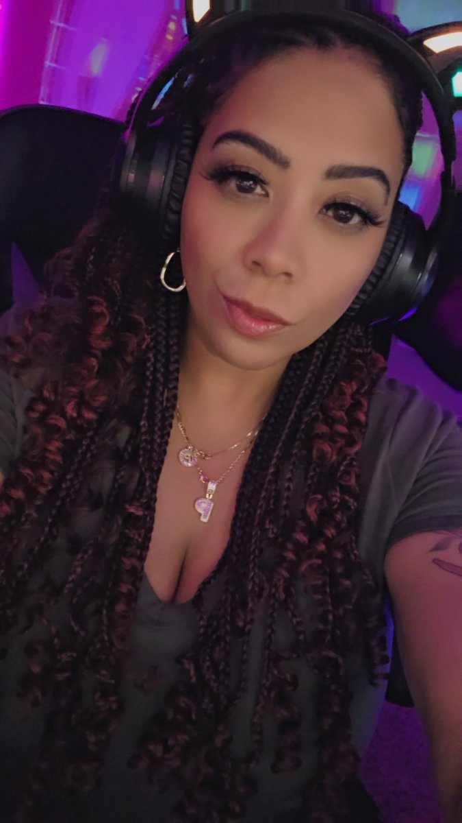 We drinking tonight!! Cine check me out at kick.com/LadyStanton!! Cine hug ny neck! 
#KickStreaming 
#kickcommunity