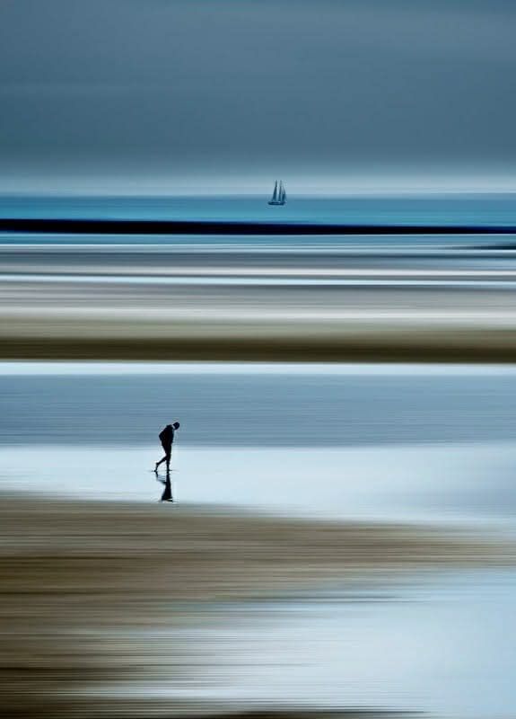 sun1358481's tweet photo. Walking on the sea https://t.co/ggRnyuh2V6