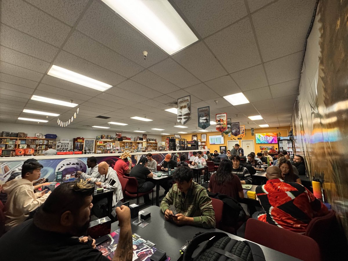 Packed house at first RiftBound locals with 44 players... Never expected <a href="/EdLorcana/">Edmond Chiu (Ed)</a>  to show up 😂 good to see some familiar Lorcana players showing up!

Had to drop after Round 2 for other plans but RiftBound is filling rooms and I love to see it! 🔥

#Riftbound #lorcana