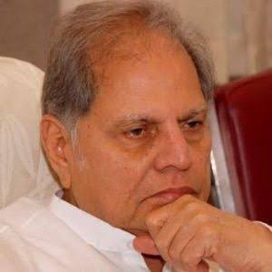 KraantiKumar's tweet image. 1980 में जब अब्दुल रहमान अंतुले महाराष्ट्र के मुख्यमंत्री बने, तब ग्यारह साल के असदुद्दीन ओवैसी स्कूल में पढ़ रहे थे.

महाराष्ट्र में जहां 80% आबादी हिन्दू, मुस्लिम 11% और 6% बौद्ध हैं.

महाराष्ट्र में किसी भी हिन्दू ने या विपक्षी पार्टियों के नेताओं ने विरोध नही किया कि एक…