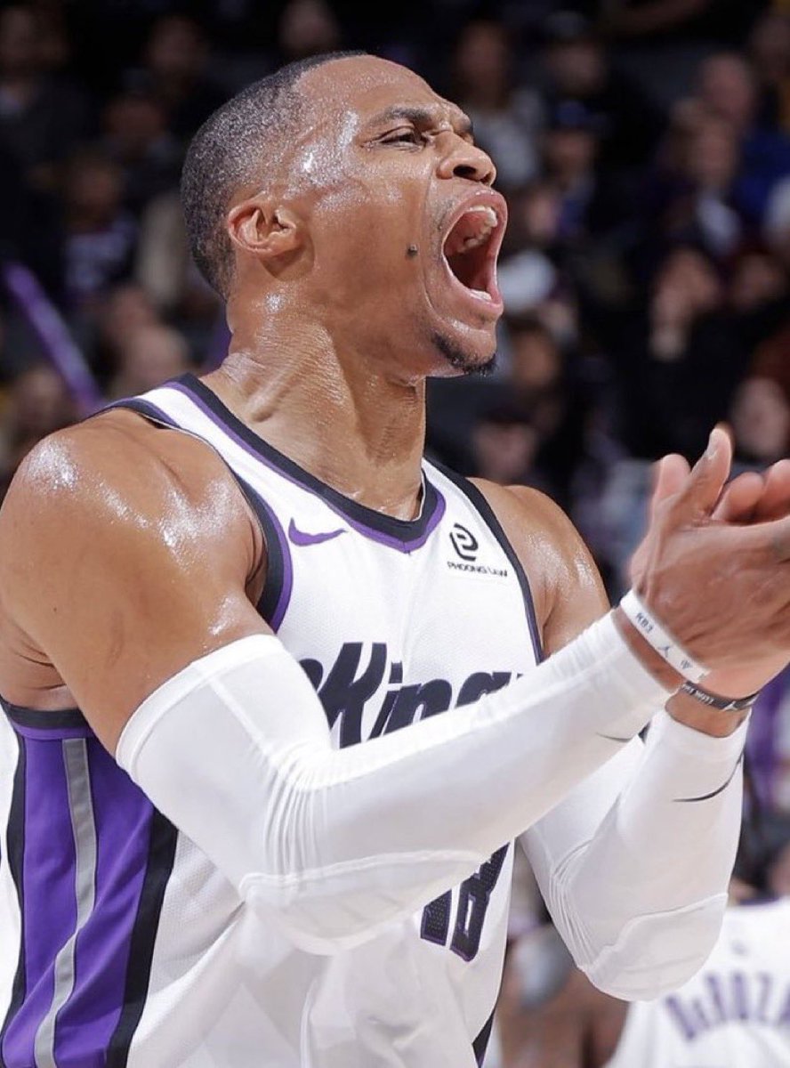 RUSSELL WESTBROOK OVER THE LAST 3 GAMES:

24.3 PPG
11.3 RPG
8.3 APG
59.6% FG
57.9% 3P
85.7% FT
36.0 MPG

RUSS IS GOING OFF 🔥🔥🔥🔥🔥🔥