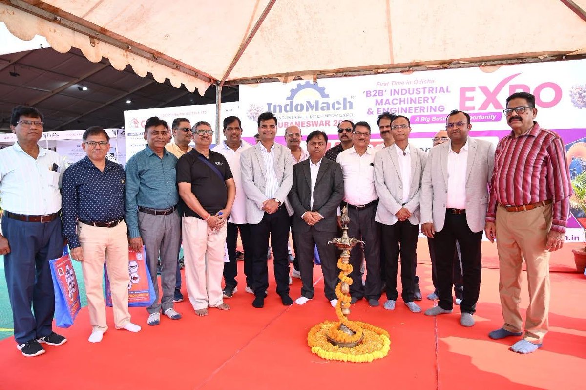 Dssia_Cuttack's tweet photo. Team of Orissa Small Scale Industries Association (OSSIA) with the Office Bearers of IndoMach at the inauguration of the Industrial Machinery and Engineering Expo, Baramunda Exhibition Ground, Bhubaneswar https://t.co/gSGOooAkqR