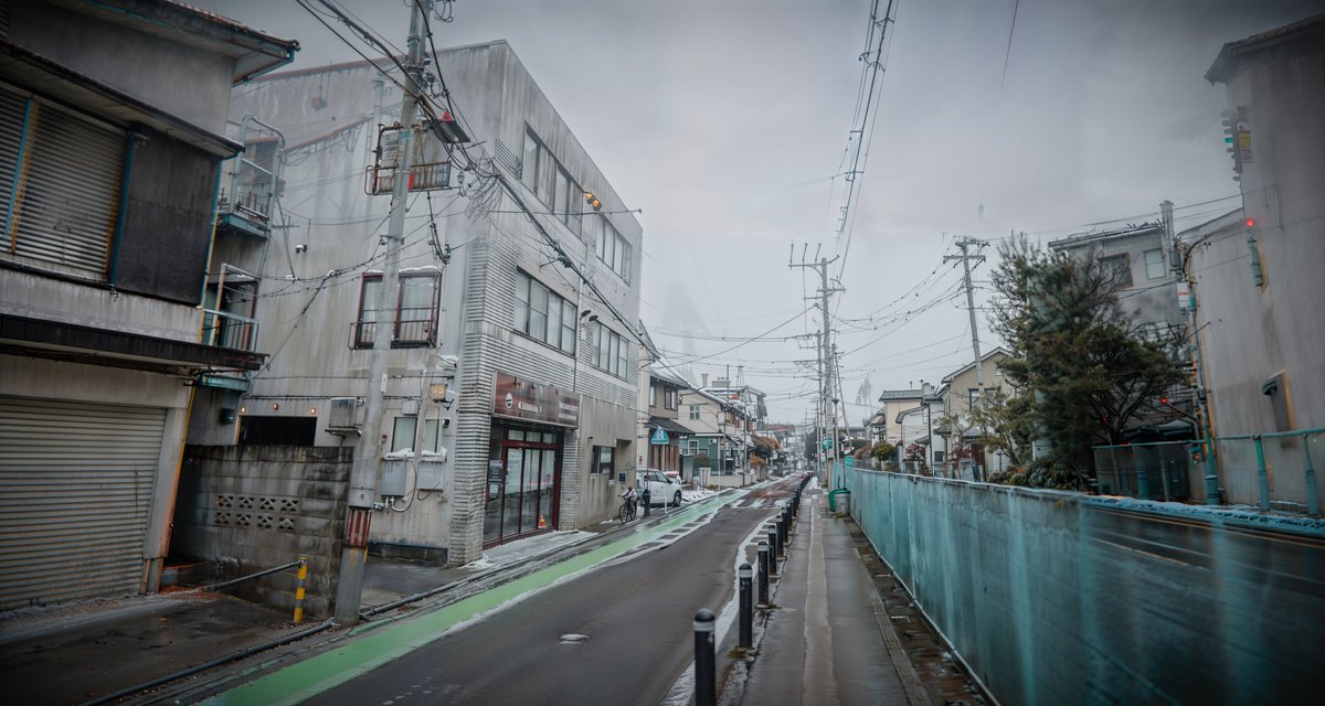 guntamix's tweet image. さいたま付近で撮影した動画を元に3DGS（3Dガウシアンスプラッティング）によるVRChatワールドを作成しました。コミュニティーラボにアップロードしています。
ワールド中央付近にあるメニューから背景の変更が出来ます。
使用機材：Insta360 X5、RealityScan、Postshot
#VRChat #3DGS #VRC