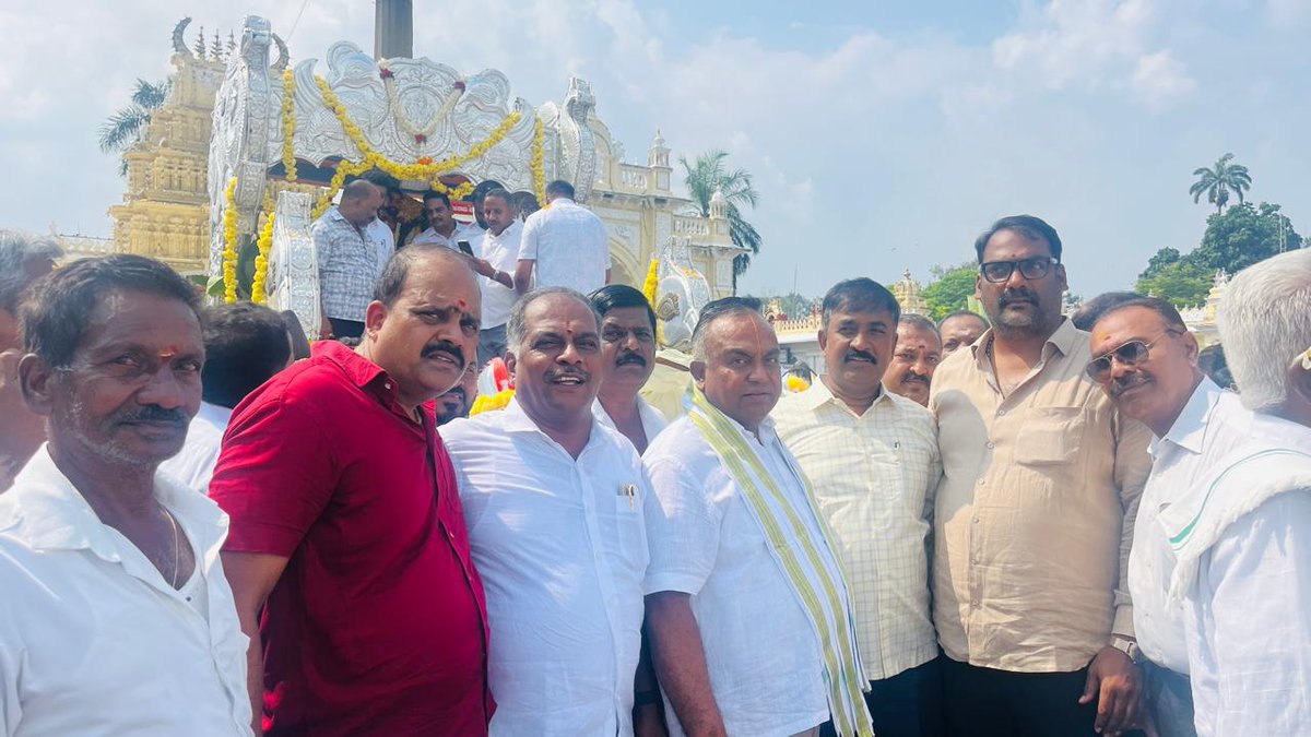 ಅರಮನೆ ಕೋಟೆ ಆಂಜನೇಯಸ್ವಾಮಿ ದೇವಸ್ಥಾನದ ಮುಂಭಾಗ ಜರುಗಿದ ಕನಕ ಜಯಂತಿ ಕಾರ್ಯಕ್ರಮದಲ್ಲಿ ಭಾಗವಹಿಸಲಾಯಿತು.

#Kanakadasa #jayanti