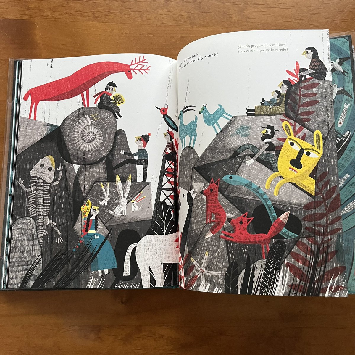 先日、行った横須賀美術館で見た絵本。
紀伊国屋で注文したらベルギー🇧🇪から船便で到着。
ちゃんとした包装でキズもなくきれいにとどきました。

「問いかけの絵本」良い絵本です。
#問いかけの絵本
#紀伊国屋
#横須賀美術館