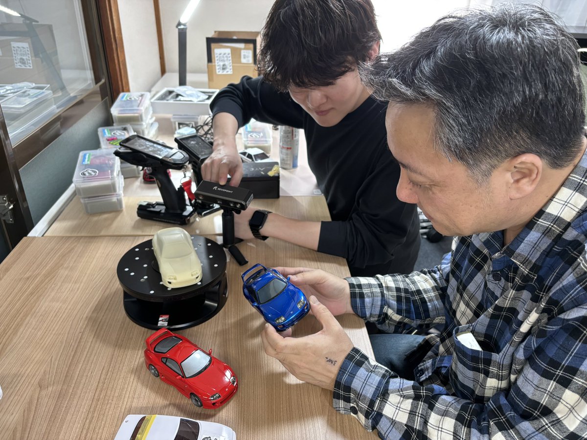 GARAGE HIROの佐野さんとホンさんが、エアロパーツの3D化に向けて作戦会議中‼️

どんな形になるのか、今からワクワクが止まりません😍
今後の展開をどうぞお楽しみに〜🎉
#GARAGE_HIRO #enjoysmile