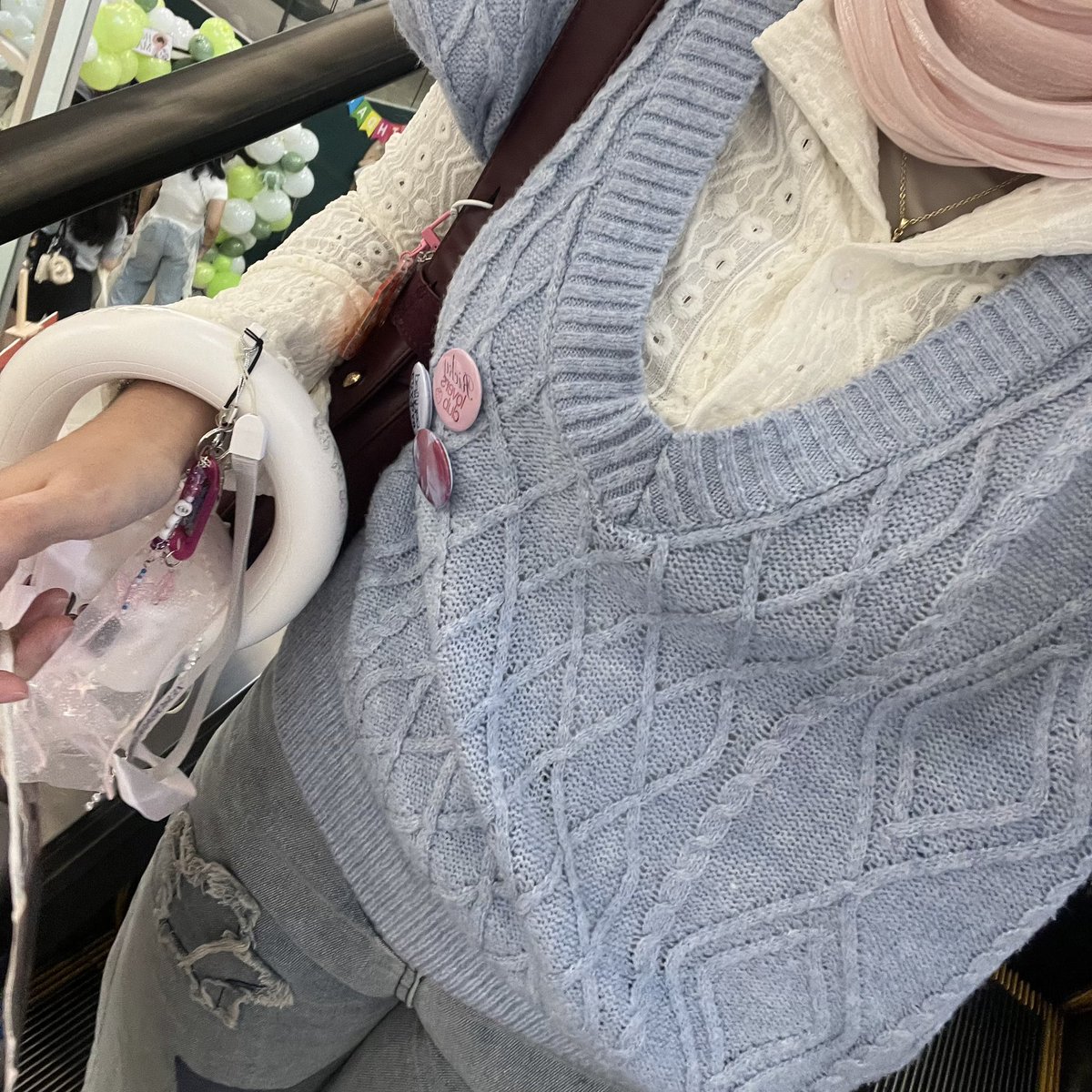 ouricky_'s tweet image. i'm currently at kafe ruuma, near the freebies redemption counter~ only a few sets left, feel free to come claim here 🫶

#ZB1inKL #HEREANDNOWinKL