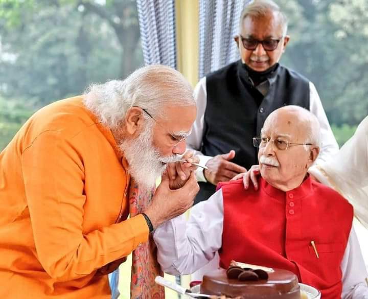 भारतीय जनता पार्टी के वरिष्ठ नेता, देश के पूर्व उप-प्रधानमंत्री, ‘भारत रत्न’ श्री #लालकृष्ण_आडवाणी जी आपको जन्मदिन की हार्दिक शुभकामनाएं।

 #Shri_Lal_Krishna_Advani