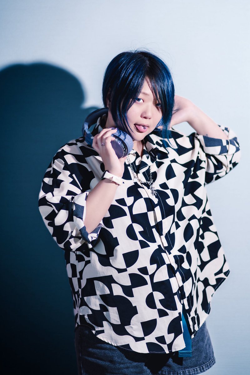 みせつ tweet media