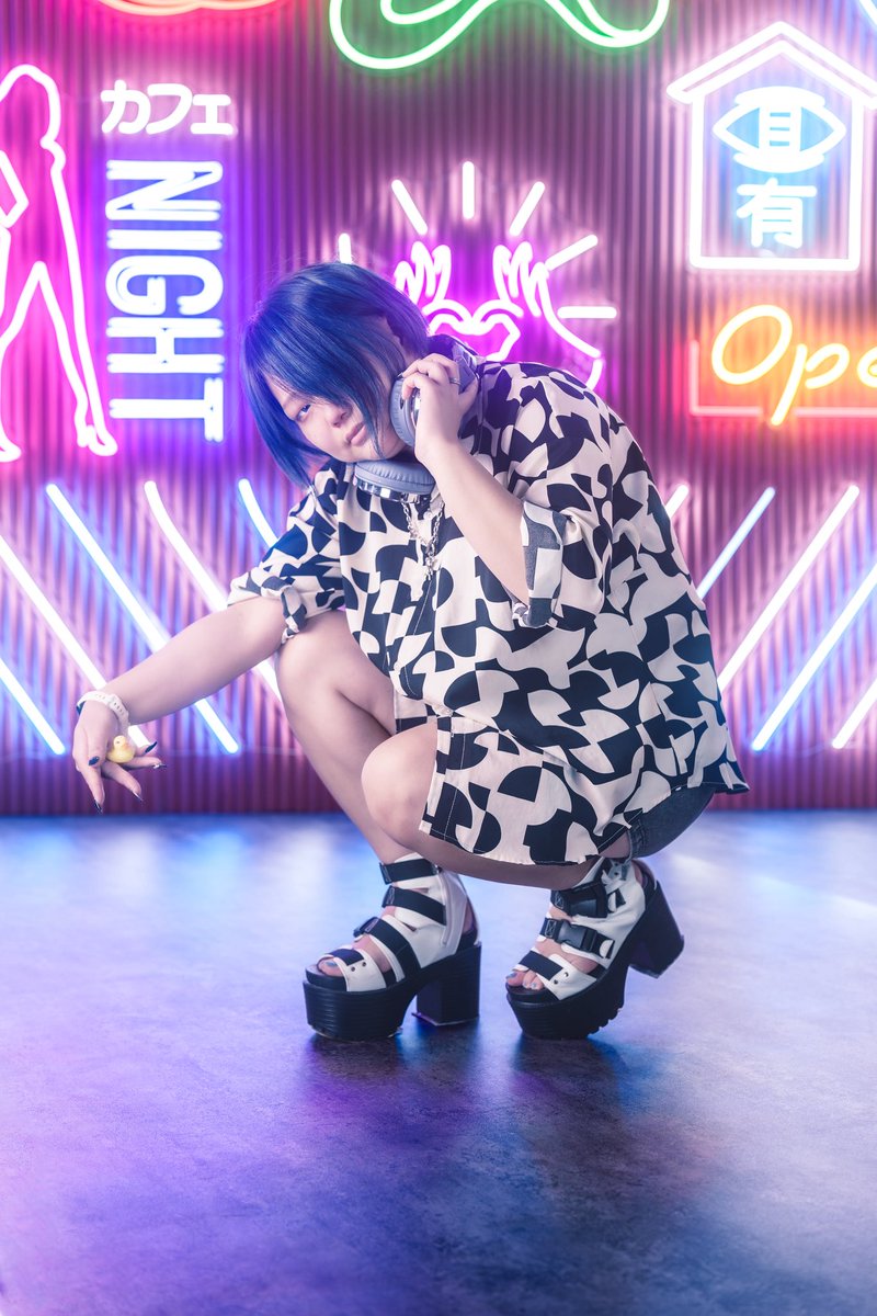 みせつ tweet media