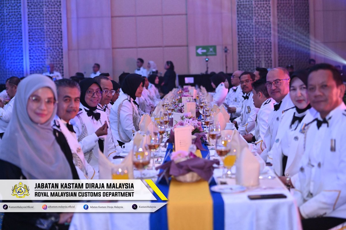 KastamMalaysia's tweet photo. 𝗠𝗔𝗝𝗟𝗜𝗦 𝗠𝗔𝗞𝗔𝗡 𝗕𝗘𝗥𝗔𝗗𝗔𝗧 𝗝𝗔𝗕𝗔𝗧𝗔𝗡 𝗞𝗔𝗦𝗧𝗔𝗠 𝗗𝗜𝗥𝗔𝗝𝗔 𝗠𝗔𝗟𝗔𝗬𝗦𝗜𝗔 𝗗𝗜𝗔𝗗𝗔𝗞𝗔𝗡 𝗝𝗨𝗟𝗨𝗡���� 𝗞𝗔𝗟𝗜 𝗗𝗘𝗡𝗚𝗔𝗡 𝗣𝗘𝗡𝗨𝗛 𝗜𝗦𝗧𝗜𝗔𝗗𝗔𝗧 https://t.co/eZp5bWs3lL