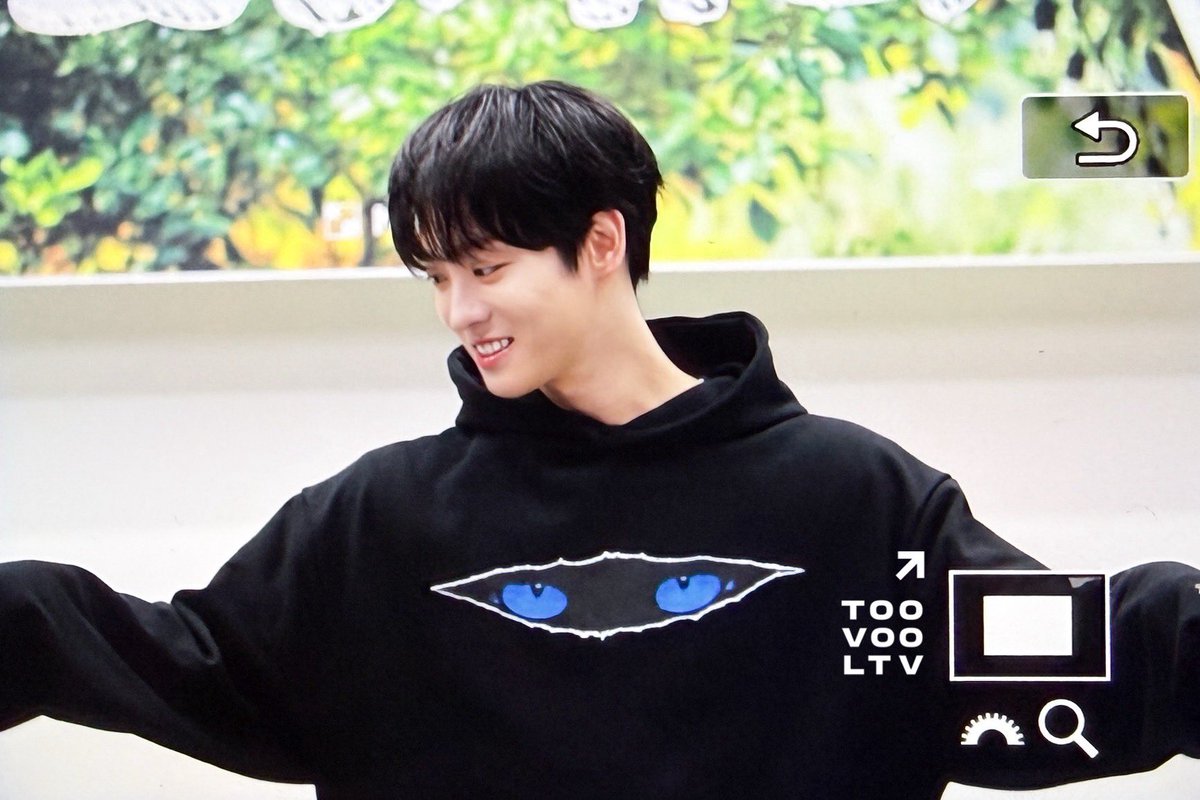 251108 #이태빈 #LEETAEVIN
탭초마을 야유회 프리뷰

옷이 너무 길어