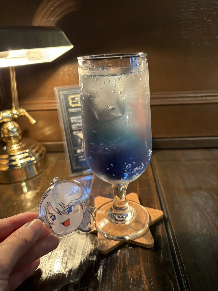 listener_kira's tweet photo. じょういちさん、ここがアンダートだよ
宙色のソーダ水だって、きれいだね
ワッフルだよ、美味しそうだね

#丈一茶番劇場 (@joichi_0807 )
#andart https://t.co/kH7GSGMNRt