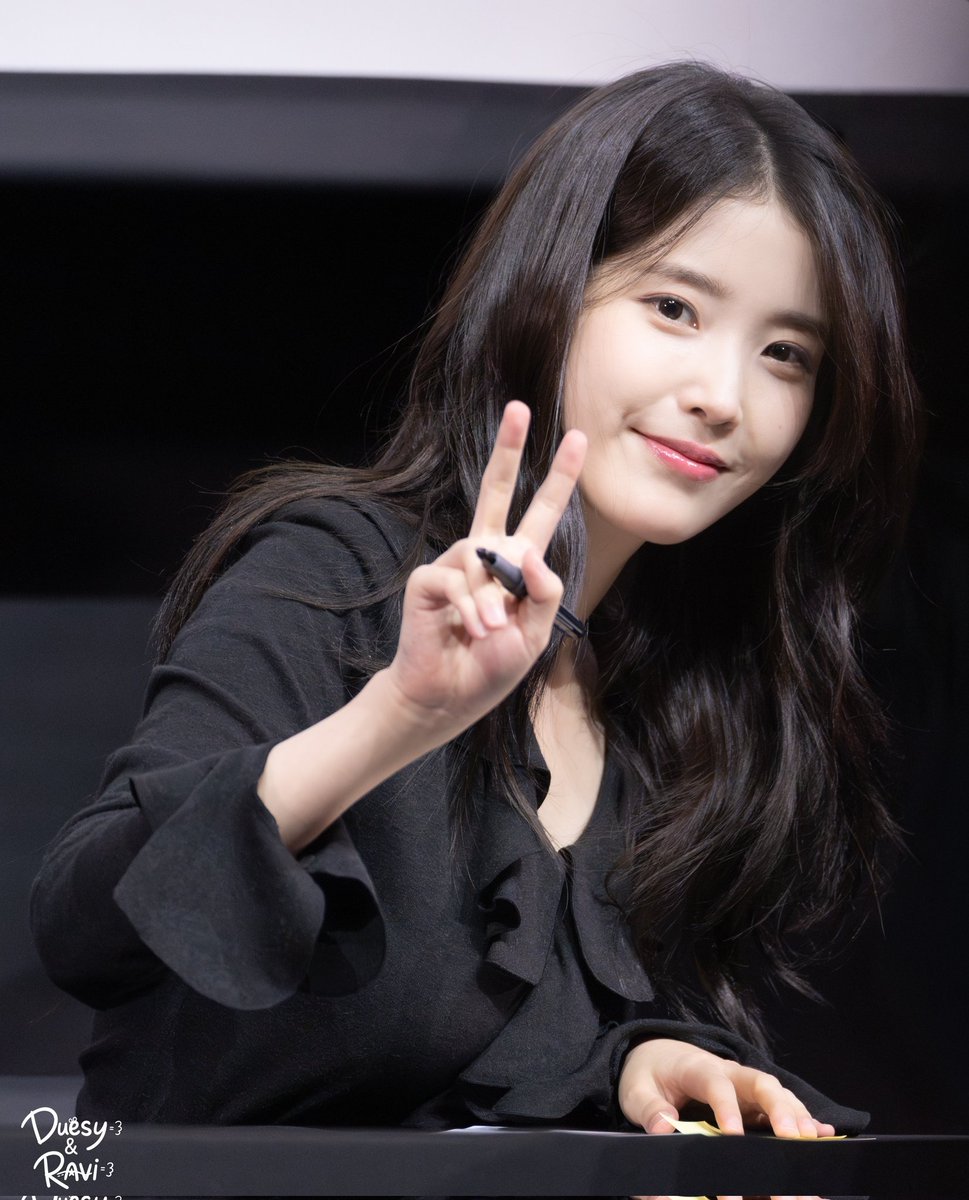 duesy_09's tweet photo. 251107 푸라닭 팬싸인회 아이유 (1)
#아이유 #이지은 #IU #dlwlrma #푸라닭 https://t.co/KJQiPbP4Pk