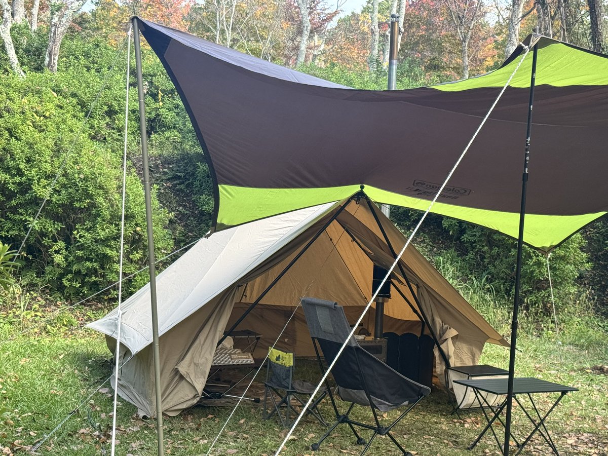 bsdhack's tweet image. 設営完了♪
明日は雨予報なので久々にタープを張った。
撤収時の作業スペース確保

そして武井くんの季節到来