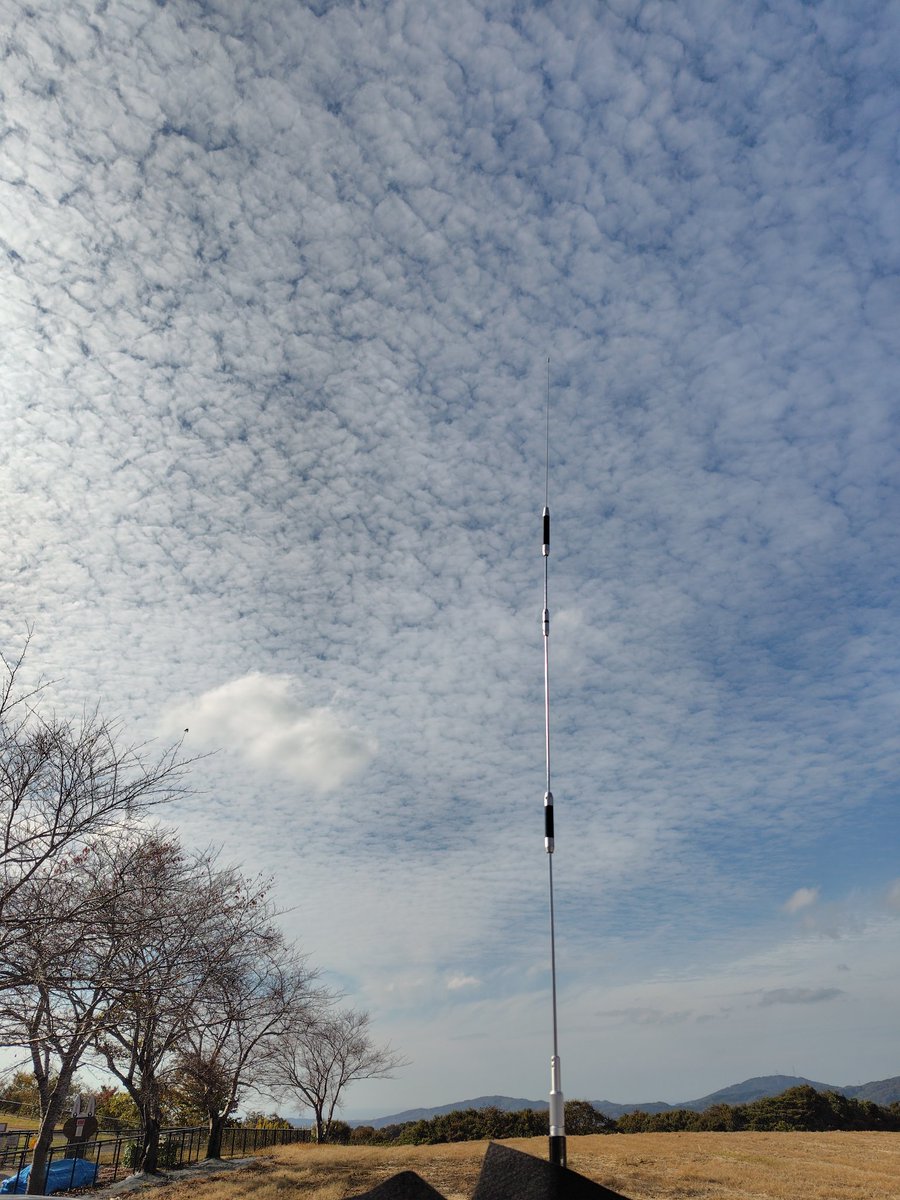 jh9vph's tweet photo. 今日は稲葉山にきています。
天気が良くて気持ちいいですね。
2mと430に出ていますので、聞こえていたら、お声がけください。 https://t.co/jtytB0AXKn
