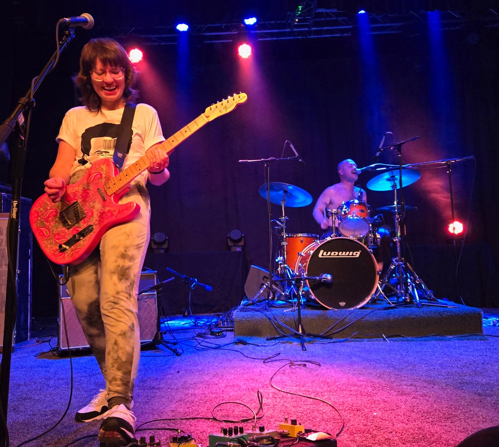 Grace Vonderkuhn, at the Arden Gild Hall, also promoting a new album, her "Into the Morning" that came out at the end of August. A more savage approach, her drummer ended up drumming the kick drum's mic off of the riser trying to keep up with her
