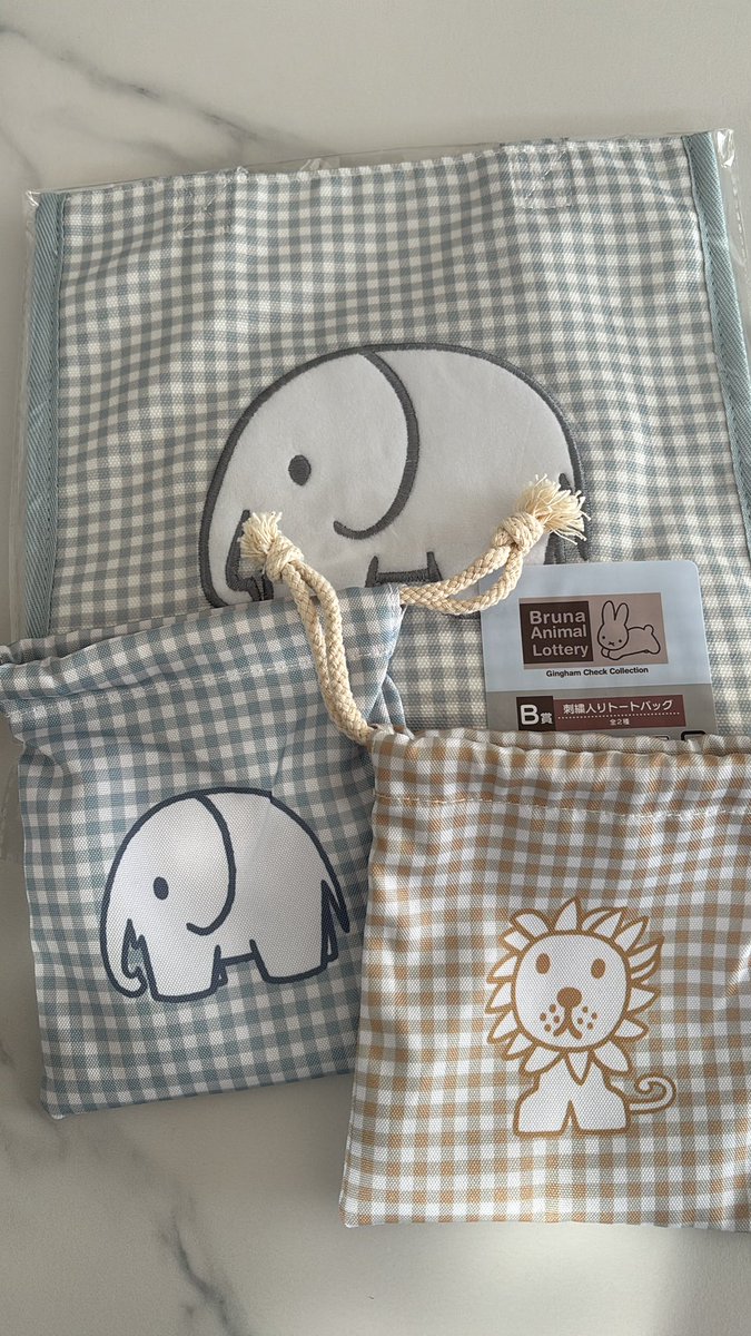 kkknoksk's tweet photo. タイトーくじ ミッフィー 交換

求:A賞 ぬいぐるみ ゾウ

譲:B賞 刺繍入りトートバッグ  ゾウ
     F賞  巾着ポーチ ゾウ、ライオン

郵送でのお取引希望。
A賞は大きいので、送料はこちら持ちで構いません。
難しいかと思いますが、よろしくお願いします。 https://t.co/ZvMre9qkZG