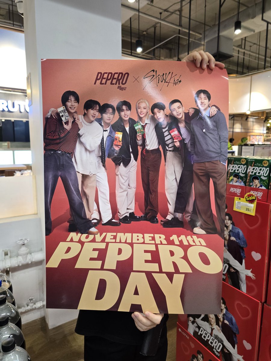 hoshinodanshi's tweet image. 🎉 PEPERO x Stray Kids Special Event 🎮✨ พี่จนท. ที่สาขาฟิวเจอร์พาร์ค ฝั่งโรบินสัน น่ารักมากกกกก ช่วยหาเมมให้ ช่วยใบ้ตอนเล่นเกม ตอนแรกไปไม่เจอใครนึกว่ารังสิตสเตย์น้อย จริงๆคือเค้ามาตั้งแต่ห้างยังไม่เปิด 5555 ฟินมากจ้าวันนี้ 😻💕
#LOTTE #PEPERO #ShowyourlovewithPEPERO 
#StrayKids