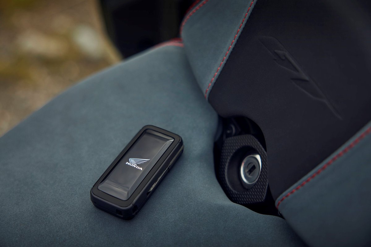 axommotorider's tweet image. Honda unveils the CB1000GT — a new High Performance Tourer powered by the CB1000 Hornet’s engine, tuned for sporty performance and long-distance comfort.
World premiere at EICMA 2025, on sale soon in Europe, Asia &amp;amp; Japan.
#Honda #CB1000GT #sportTourer #HondaMotorcycles #MotoNews