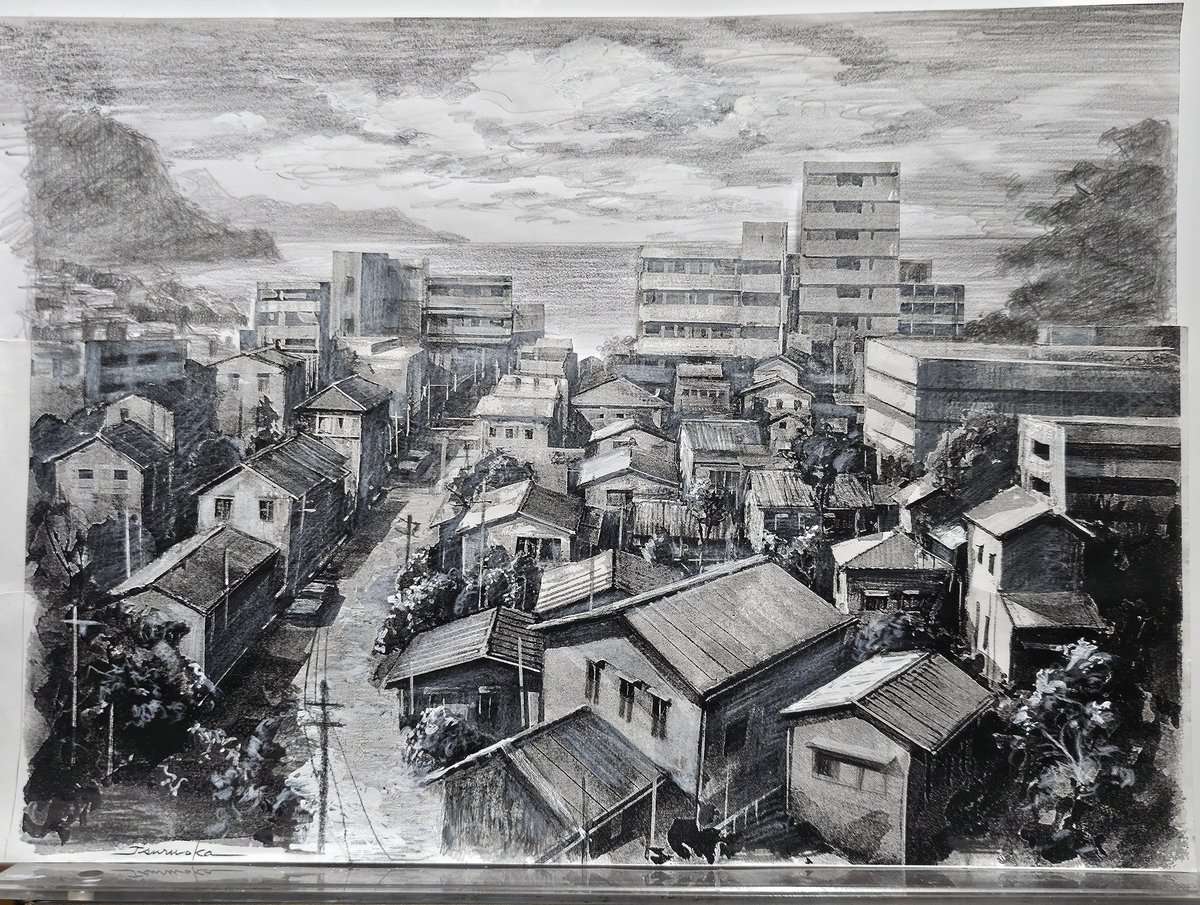 鶴岡孝夫の作品 「俯瞰の海辺の街」 緻密なトーンワークで表現された