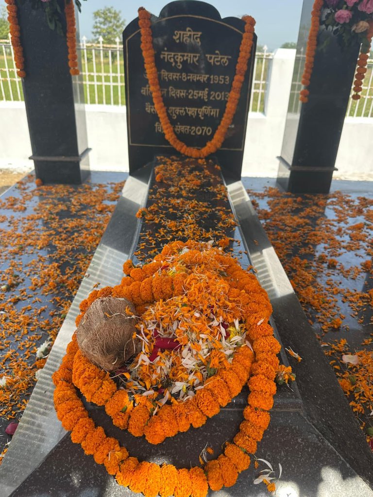 umeshpatelcgpyc's tweet image. आज पिताजी की जन्म जयंती के अवसर पर समाधि स्थल शांति बगिया, नंदेली में पिताजी और बड़े भैया की समाधि पर श्रद्धा सुमन अर्पित किया।
