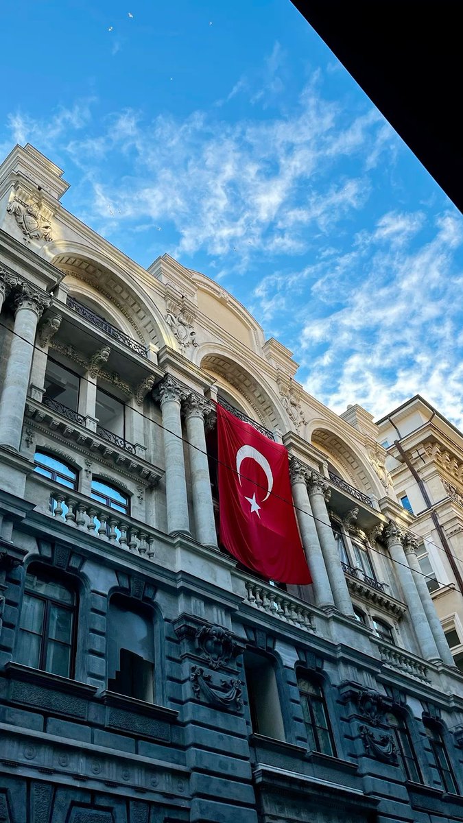 Seninle övünürüm, senin gölgende hürüm!