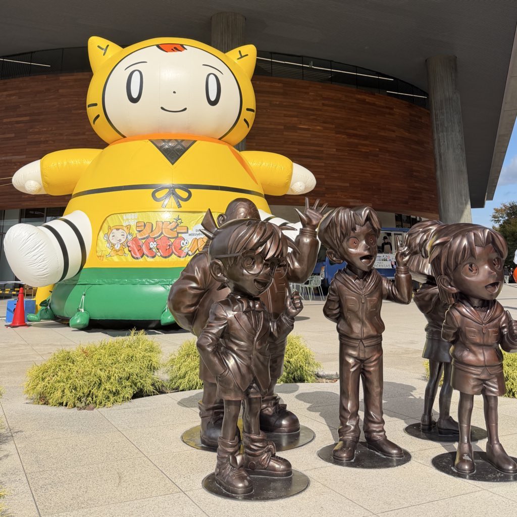 あら！シノビー！
今日も大活躍やねぇ☺️
色んなおともだちに会えて良かったね✨️

シノビーもぐもぐパークは
この後18時まで開催中

シノビーグッズの販売や
ピノ＆シノビーのステッカーがもらえる
スタンプラリーも実施中✨️

会場の読売テレビは大きなシノビーと
名探偵コナンの少年探偵団が目印👀