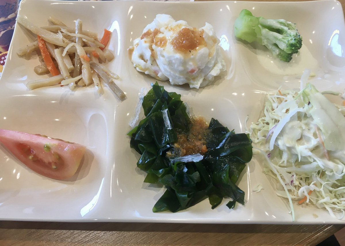 LePlaisir20's tweet image. 値上げ今日からじゃなくても良いじゃん😱

Cocosココス郡山桜木店

バイキング食べ放題🥪１１９９円（税込）

１１０円値上げ

一番最初は９００円くらいだった記憶が🤔

ドリンクバー🥤もあるから👌

今日は天気も良く清々しい〜☀️

#郡山市
#Cocos
#ココス
#モーニング
#食べ放題
#朝食バイキング