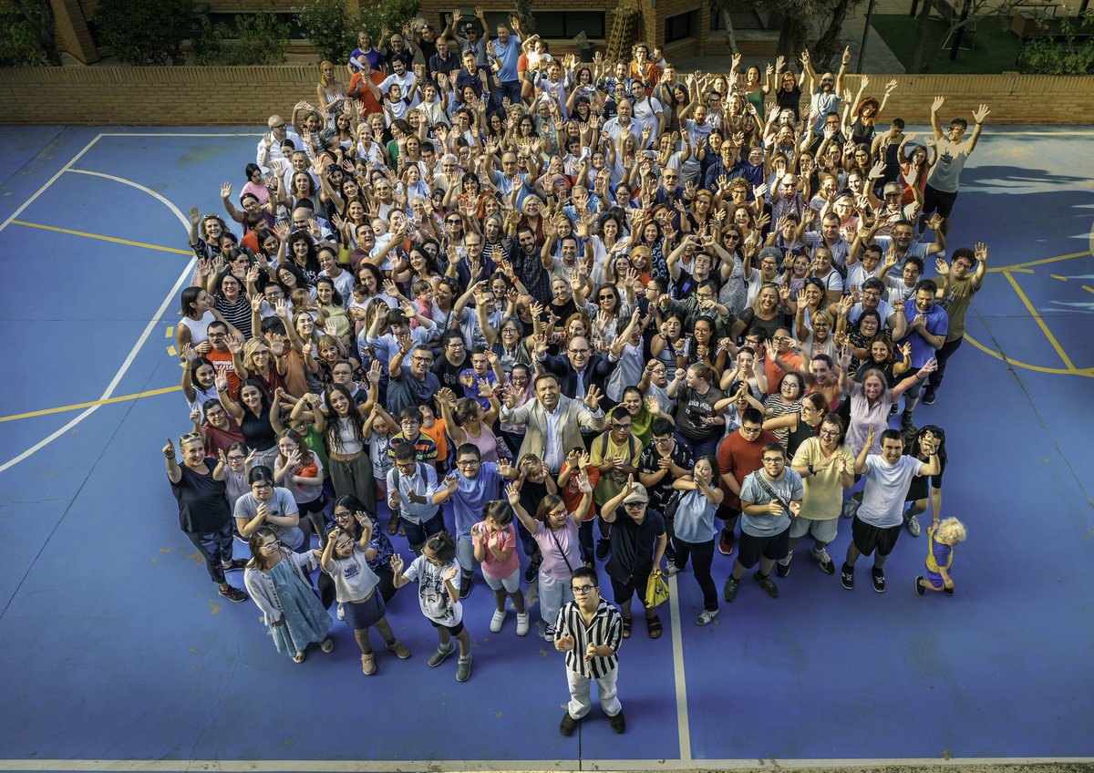 He tenido el honor de realizar las fotografías del calendario 2026 de Assido, y el jueves pasado se presentó dicho calendario en el Casino de Murcia. Hoy hemos hablado de eso en hoy por hoy Murcia: “La imagen de la semana en Hoy por hoy Murcia: la portada del calendario ASSIDO,