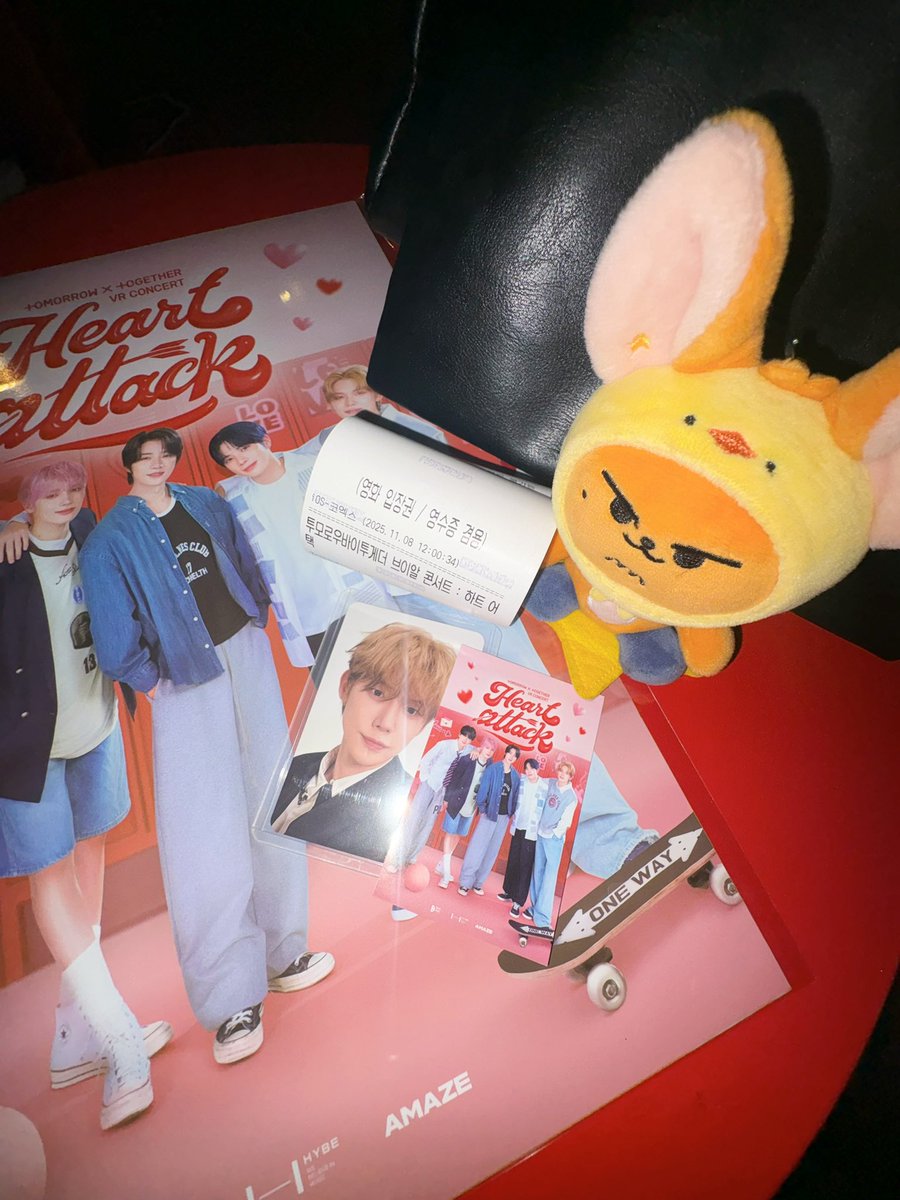 9zzun13's tweet image. Heart attack &amp;lt;333