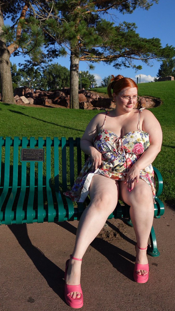 EmberSweets's tweet image. Out here auditioning for the role of ‘your dream girl in a sundress ☀️💐 #datingadvice #dating