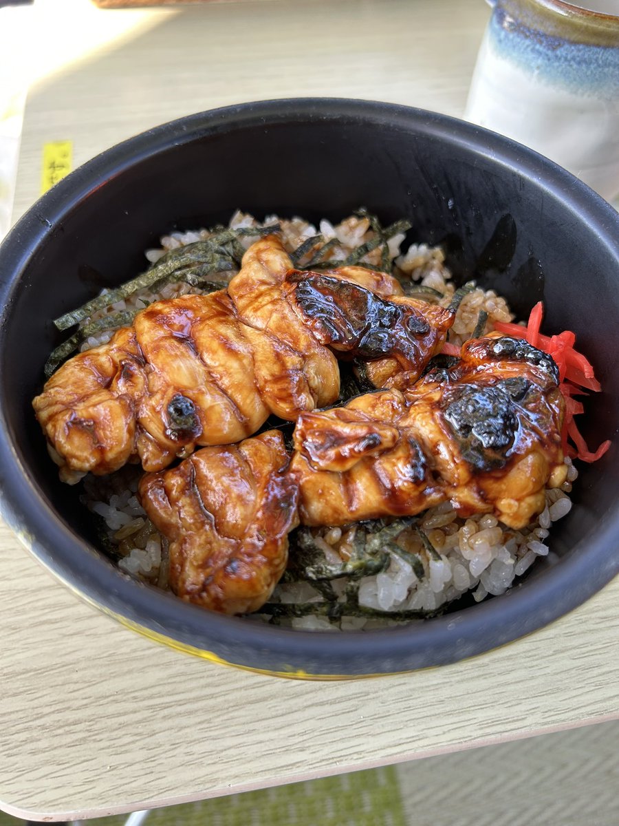 giantrogo's tweet image. 大平山でお昼ご飯、紅葉は来週が見頃？